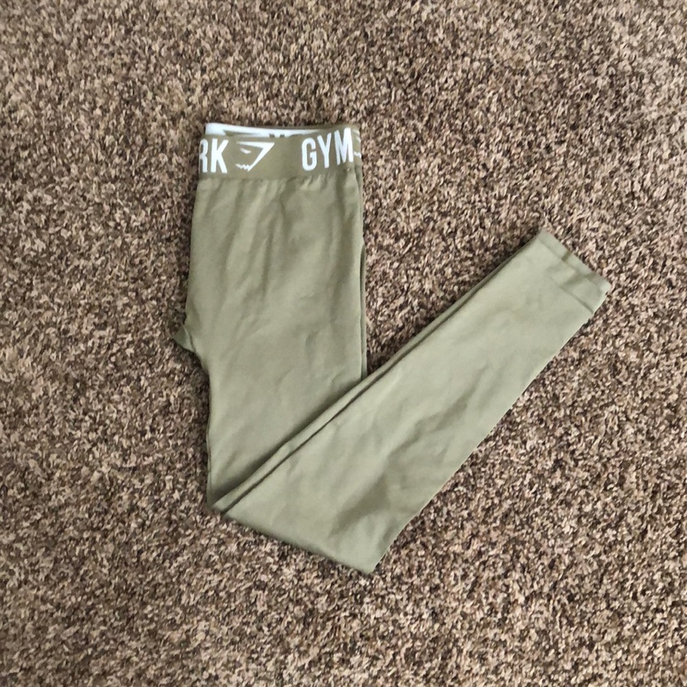 Gym shark leggings